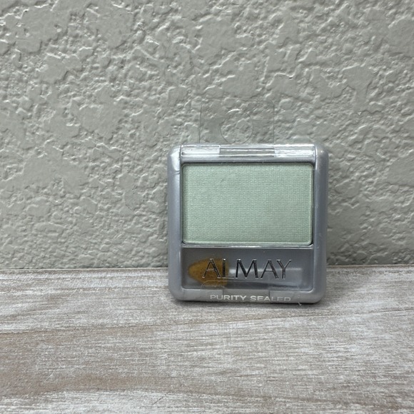 $34 🌙 Almay Stay Smooth Beyond Powder Eyeshadow, 50 Pistachio NEW‎ - Picture 1 of 3